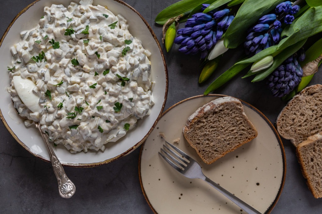 Eggs in Tartar Sauce